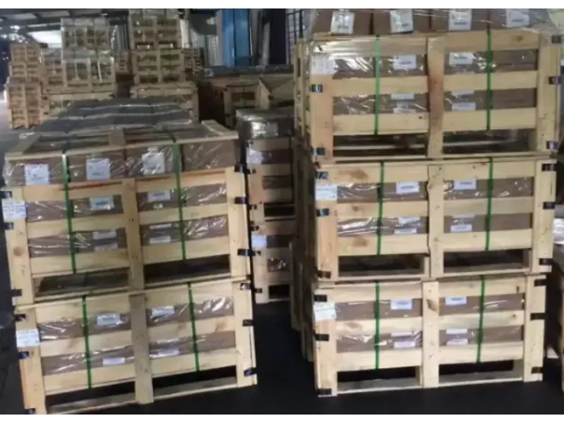 JIS B1186 F10T bolt set export packaging on fumigated wooden pallets